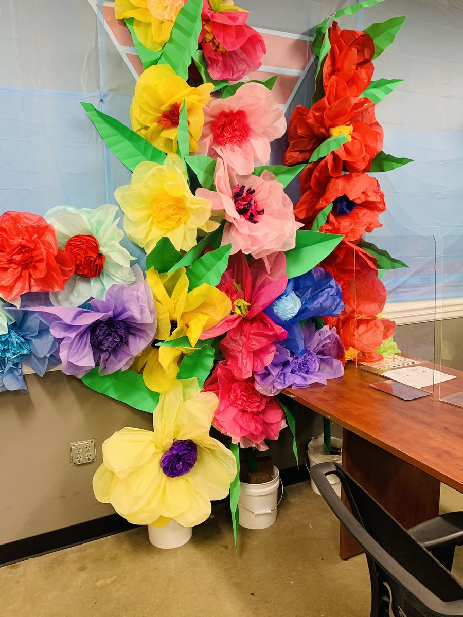 JessicaMurchis3's tweet photo. Spring has sprung at 2589!!! Happy first day of Success Sharing!! Lots of food and fun!! #SuccessSharing @MattShifflett1 @jkr99x @tim_hickey1 @MattBowmanTHD @BrianConwayTHD https://t.co/hfeUnjGIUd