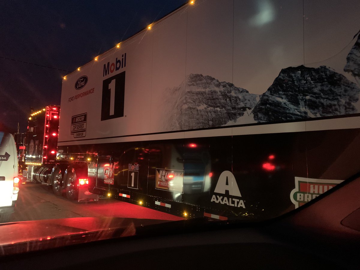 fulltimeboymom's tweet photo. Possibly the only benefit to being up before the sun rises....getting to ride with the 4 hauler down 73 as it heads towards the interstate. #goharv #4thewin @KevinHarvick @DeLanaHarvick https://t.co/m9pPuYMjnQ