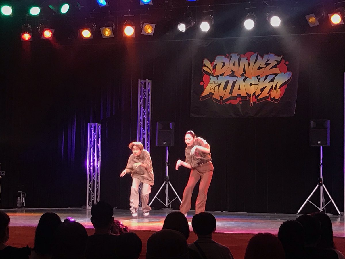 catmusiccollege's tweet photo. 今日はCAT HALLにてDANCE ATTACK‼︎高校生の部が開催されました❗️41チームが熱いダンスを披露してくれました🙌
CAT生も検温や誘導などお手伝いさせていただきましたよ❗️
入賞したみなさん、おめでとうございます㊗️🎊
CATは輝く高校生を応援しています📣
#キャットミュージックカレッジ
#danceattack https://t.co/qzQnEyPTt4