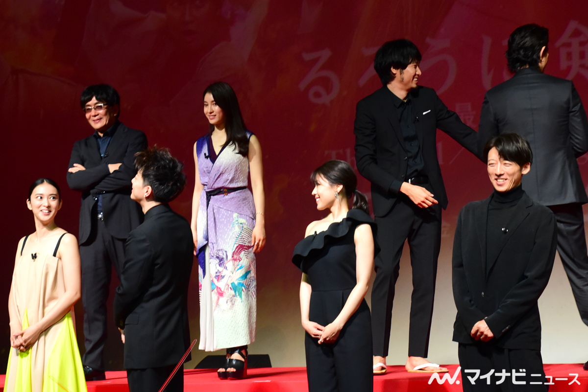 טוויטר マイナビニュース エンタメ 公式 בטוויטר 佐藤健 武井咲 有村架純の頭の後ろでピース るろ剣 豪華キャストの仲良しショット集 写真枚 佐藤健 武井咲 新田真剣佑 青木崇高 土屋太鳳 有村架純 高橋一生 江口洋介 大友啓史 るろうに剣心