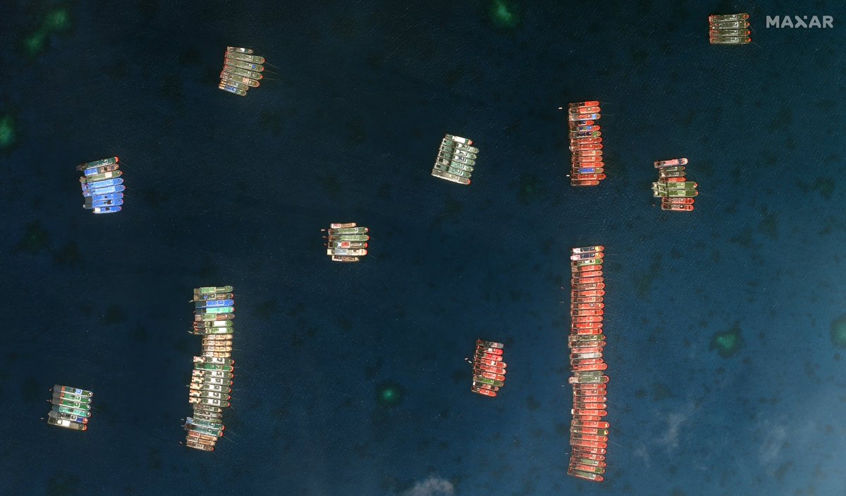 TostevinM's tweet photo. A large group of Chinese vessels not fishing at a reef within Manila’s 200-mile exclusive economic zone that is also claimed by Vietnam https://t.co/URNaCAzVXP pictures by @Maxar via @reuterspictures https://t.co/w0nZzKWRlg