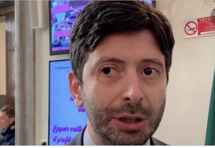 AlessandraOdri's tweet photo. Mi chiedo cosa faccia un laureato in scienze politiche di un partito insignificante come Articolo Uno e senza alcuna esperienza professionale, a ricoprire il ruolo di Ministro della Salute, durante una pandemia.
#speranza #speranzadimettiti https://t.co/8n0HPbEBgW