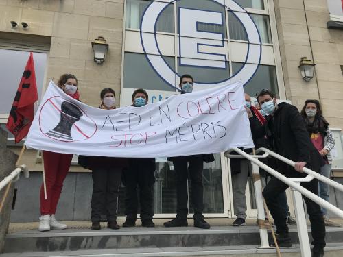 Manifestation à #Reims, les pions réclament la reconnaissance de leur métier lunion.fr/id243621/artic…