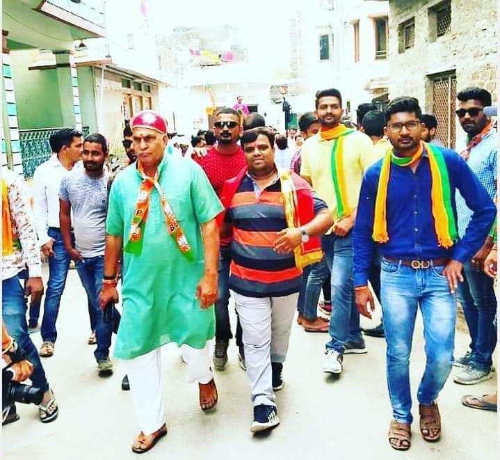 NITINDa10457344's tweet photo. लगाओ जय जय कारा 
बने ऐसा नजारा 
मिशन 2021 हमारा 
खिलेगा कमल हमारा ।🌷 
जय जय द्वारकाधीश 
जय भाजपा विजय भाजपा 🦁✌️🚩
जय जय राजसमन्द 
जय जय जगदीश हरे 🦁✌️🚩🚩🚩🚩🚩🚩🚩
@Tejasvi_Surya 
@AshokSaini_BJP 
@shivangibjym 
@Gajpalshinghrat 
@DrSatishPoonia 
@HimanshuSBJYM 
@OmMathur_bjp https://t.co/LvwP7lsFQB