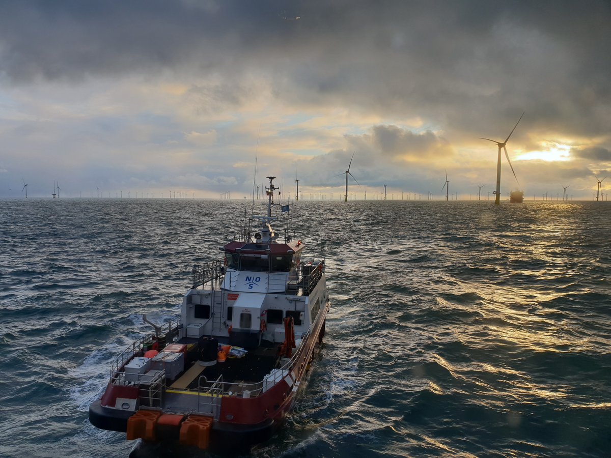 RenewableUK's tweet photo. Over 26,000 people currently work in the UKβs world-leading #offshorewind industry, with over 80% of these roles located outside of London and the south east. #WorkInOffshoreWind https://t.co/77MwtsDgAe