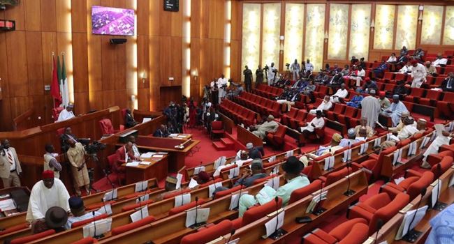 RipplesNG's tweet image. ICYMI: The Nigerian Senate has moved to decentralise the @PoliceNG Command in a new amendment bill.

READ MORE: ripplesnigeria.com/senate-moves-t… #state_police