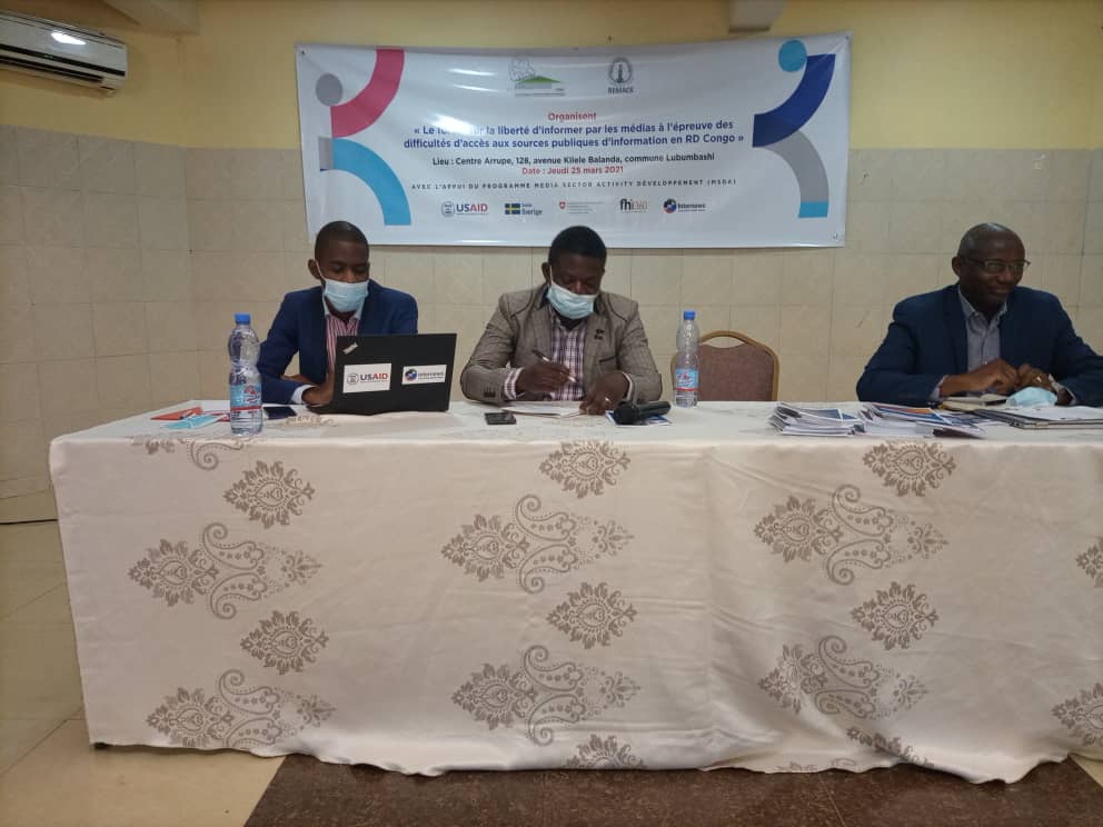 PlaidoyerInfoCD's tweet image. Forum sur la liberté d'informer par les médias à l'épreuve  des difficultés aux sources publiques d'information en RDC, tenu à lubumbashi dans le cadre de la  publication du deuxième brief note policy. Organisé par #CERJI et #REMACK appuyé par Internews.
#accesinfopublique