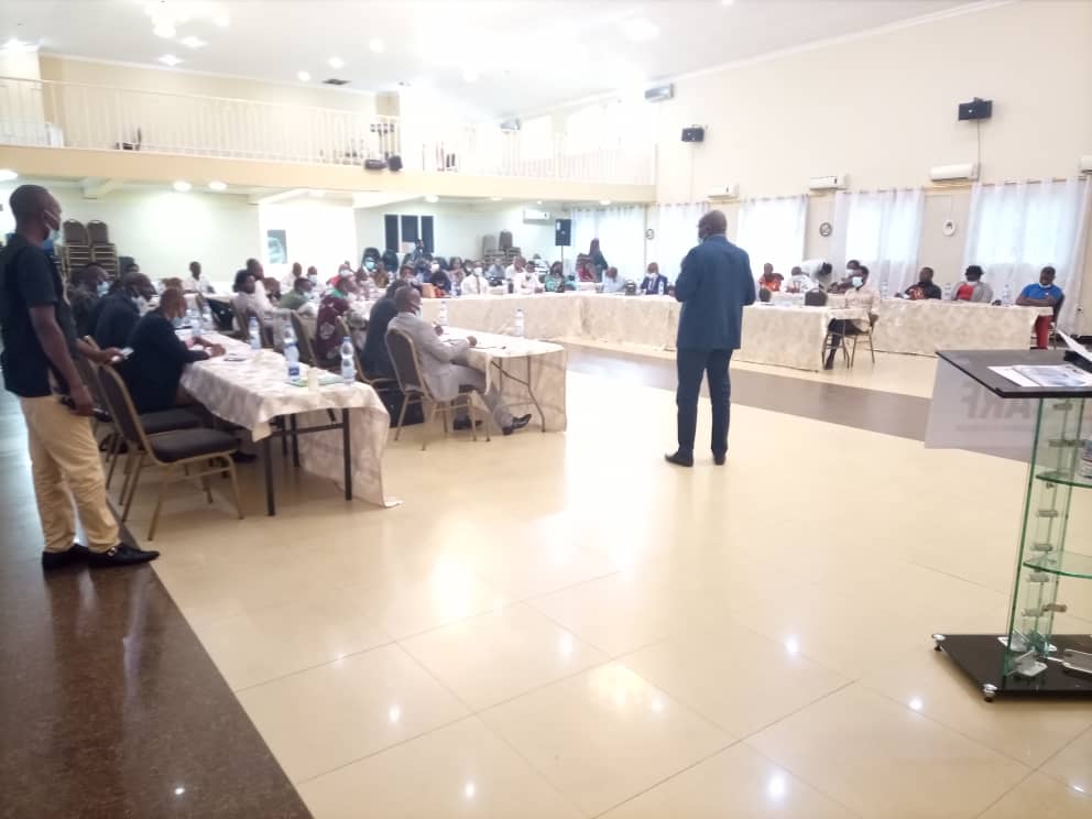 PlaidoyerInfoCD's tweet image. Forum sur la liberté d'informer par les médias à l'épreuve  des difficultés aux sources publiques d'information en RDC, tenu à lubumbashi dans le cadre de la  publication du deuxième brief note policy. Organisé par #CERJI et #REMACK appuyé par Internews.
#accesinfopublique