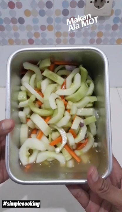 makanalamot's tweet photo. Rahasia acar timun wortel yang enak itu diemin di kulkas min 2jam.
Video n resep ada di Youtube Makan ala MOT yak. https://t.co/FCAXxJTdsr

 #resepacartimun #acartimun #resep #GoodTimeKitchen #simplecooking https://t.co/CnnDT1lmcy