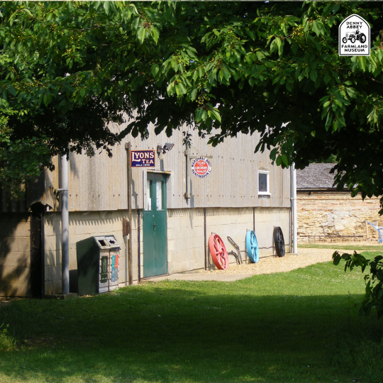 FarmlandMuseum's tweet photo. The café here at our museum called the “Docky Box”. Did you know that a "Docky" is the East Anglian term for lunch, so a "Docky Box" is a Lunch Box? One of the fun facts that you can learn here at the museum!
We look forward to seeing you all again very soon!
#dockybox #history https://t.co/NrNN7DNTg3