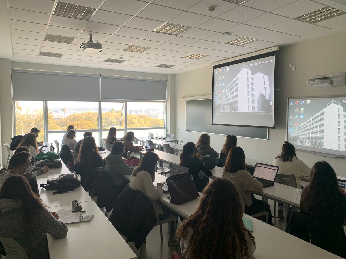 DhccmU's tweet photo. Hui hem continuat amb la presentació dels treballs de recerca sobre les llengües a @FacMagisteri https://t.co/BYXgacqpws