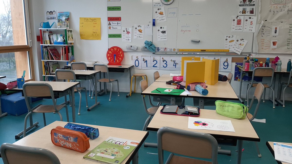 Hatier_IDF's tweet photo. Encore une classe qui utilise #Cocoli pour l'apprentissage du code (cherchez le manuel vert sur la photo 🧐😉). Merci pour l'accueil et les retours enrichissants sur la méthode #lecture #CP
👉 https://t.co/Wr5hzElMTK
👉https://t.co/xKexSc75kC
@EditionsHatier https://t.co/dBZZaHLJF9