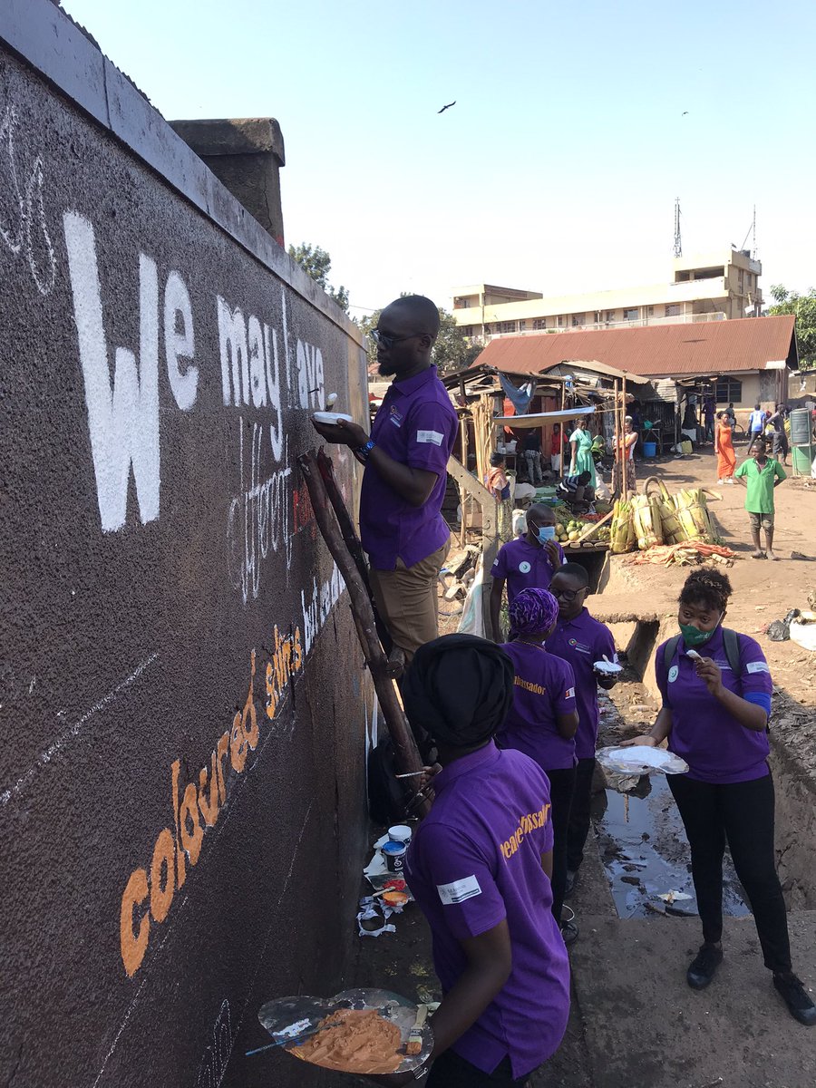 XtremelyUganda's tweet photo. It’s been a beautiful ☺️ engagement, this one!
We had a Community Service at Katwe Ku kisaawe this morning with Youth doing some #PeaceGraffiti
with quotes we believe in the most as an initiative of the @KofiAnnanFdn .
#ETExchange #ETConnect #tolerance #peace @Xtremely2gether https://t.co/hTWPv6FMTY