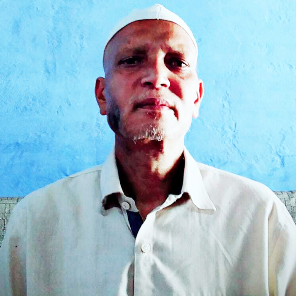 ketto's tweet photo. 43-yo Rais Shah is suffering from cancer. His family is unable to afford his treatment &amp; needs your urgent support so that he can get a new chance at life. 

Please help: https://t.co/C85CiWW3wS https://t.co/h3WQUwHtvq