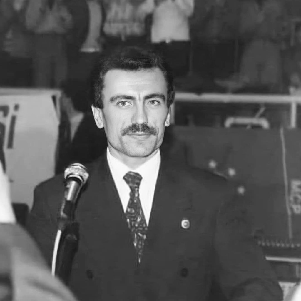 "Ölürse ten ölür, canlar ölesi değil.." 
Rahmetle ve Saygıyla...🇹🇷
Koca Reis