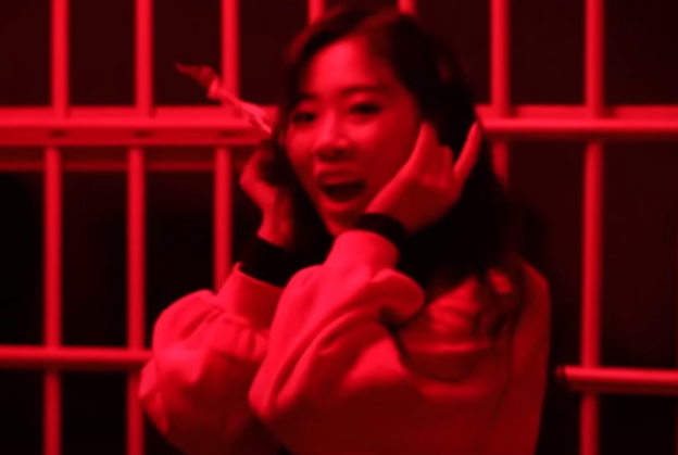 seosiethinker's tweet image. LET HER OUT