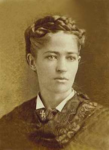 GilesMilton1's tweet photo. #ForgottenPeople Josephine Garis Cochrane so hated washing-up that she invented the first commercially successful automatic dishwasher, in 1886. 
She built it in her Illinois garden shed, patented it then set up the Garis-Cochrane Manufacturing Company. 1/2 https://t.co/VMnyU3Wddk