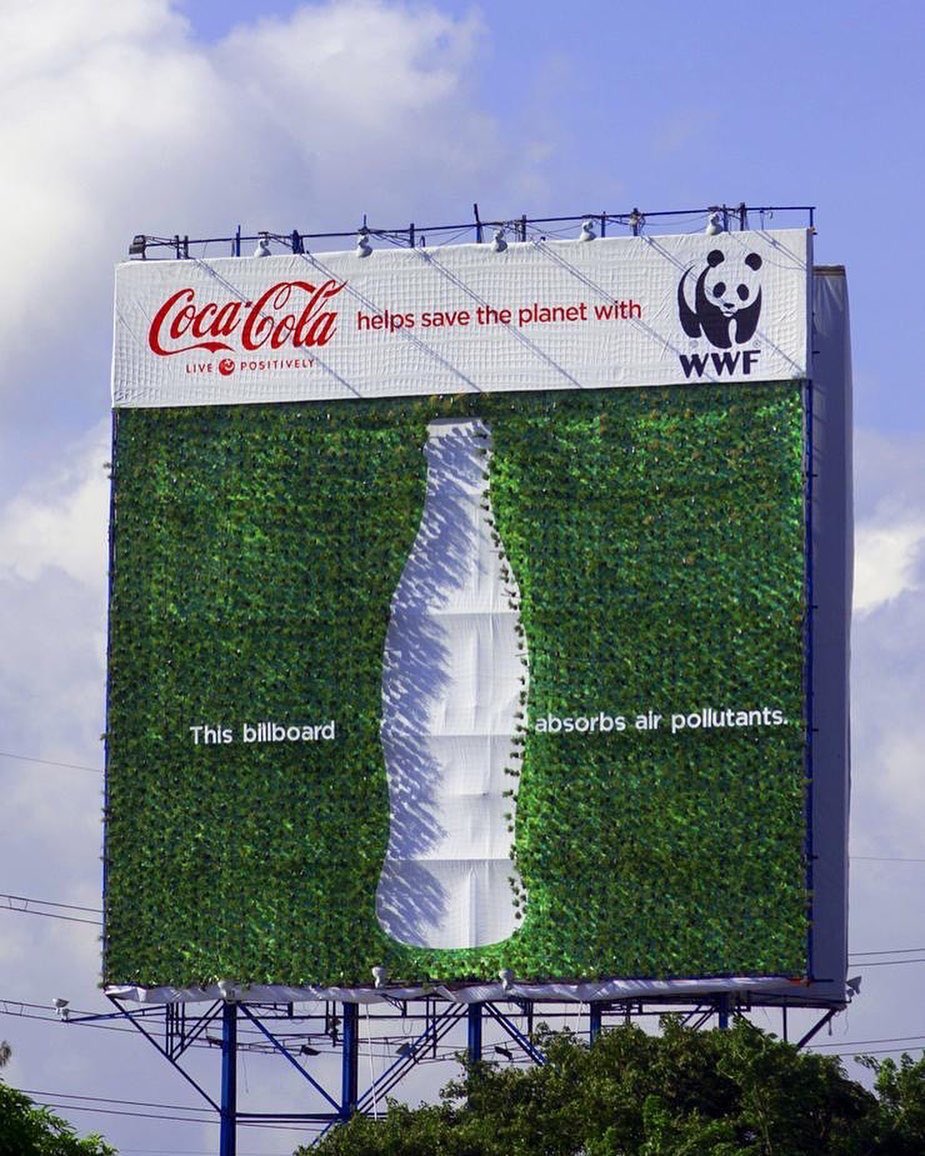 CornflakesMedia's tweet photo. Cocacola partnered with WWF as a part of CSR and unveiled this Billboard in Philippines which is covered with Fukien Tea plants that absorb air pollution.
#cornflakesmedia #creativeheads #creativeads #advertising #advertisement #digitalmarketing #socialmedia https://t.co/WjGMbYPcxN