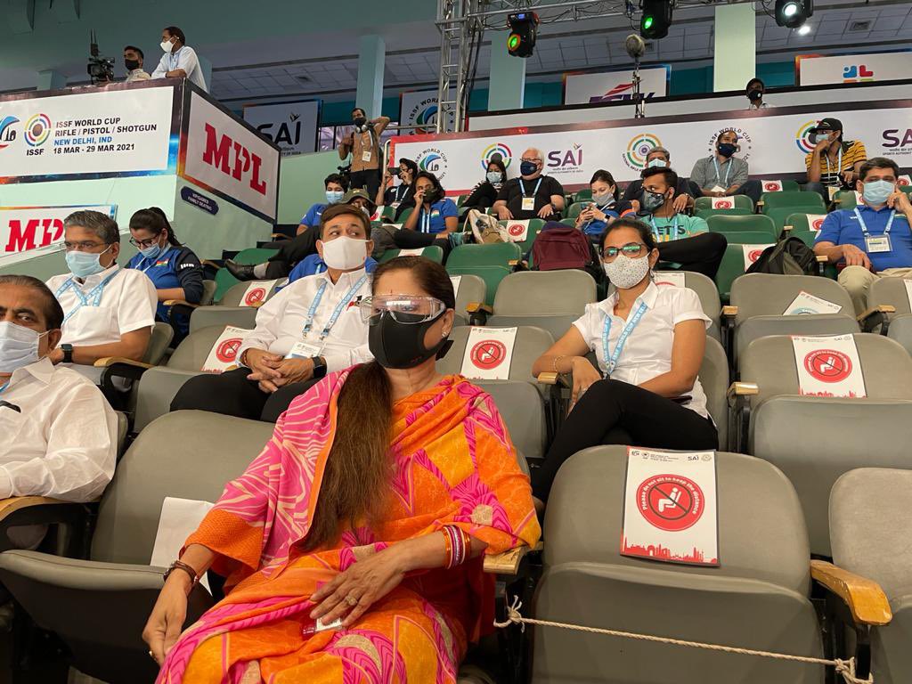 yashodhararaje's tweet photo. At the start of the Final of the Women’s 25m Pistol Team event at the @ISSF_Shooting World Cup to cheer on #TeamIndia‘s @ChinkiYadav4 @realmanubhaker and @SarnobatRahi. 
@KirenRijiju @ChouhanShivraj 
@jaspalrana2806 @Media_SAI https://t.co/h3FfxwbJjc