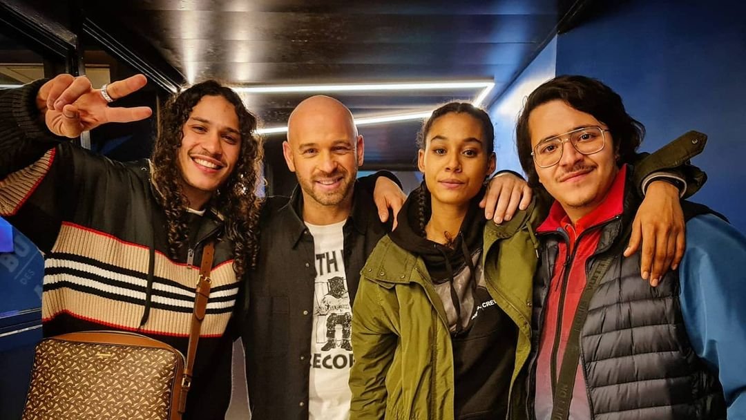 Tic-tac, tic-tac... 
la saison 2 arrive le [̶i̶n̶s̶é̶r̶e̶r̶ ̶i̶c̶i̶ ̶l̶a̶ ̶d̶a̶t̶e̶ ̶e̶x̶a̶c̶t̶e̶] 👀

Bientôt sur CANAL+ 😏

#Validé