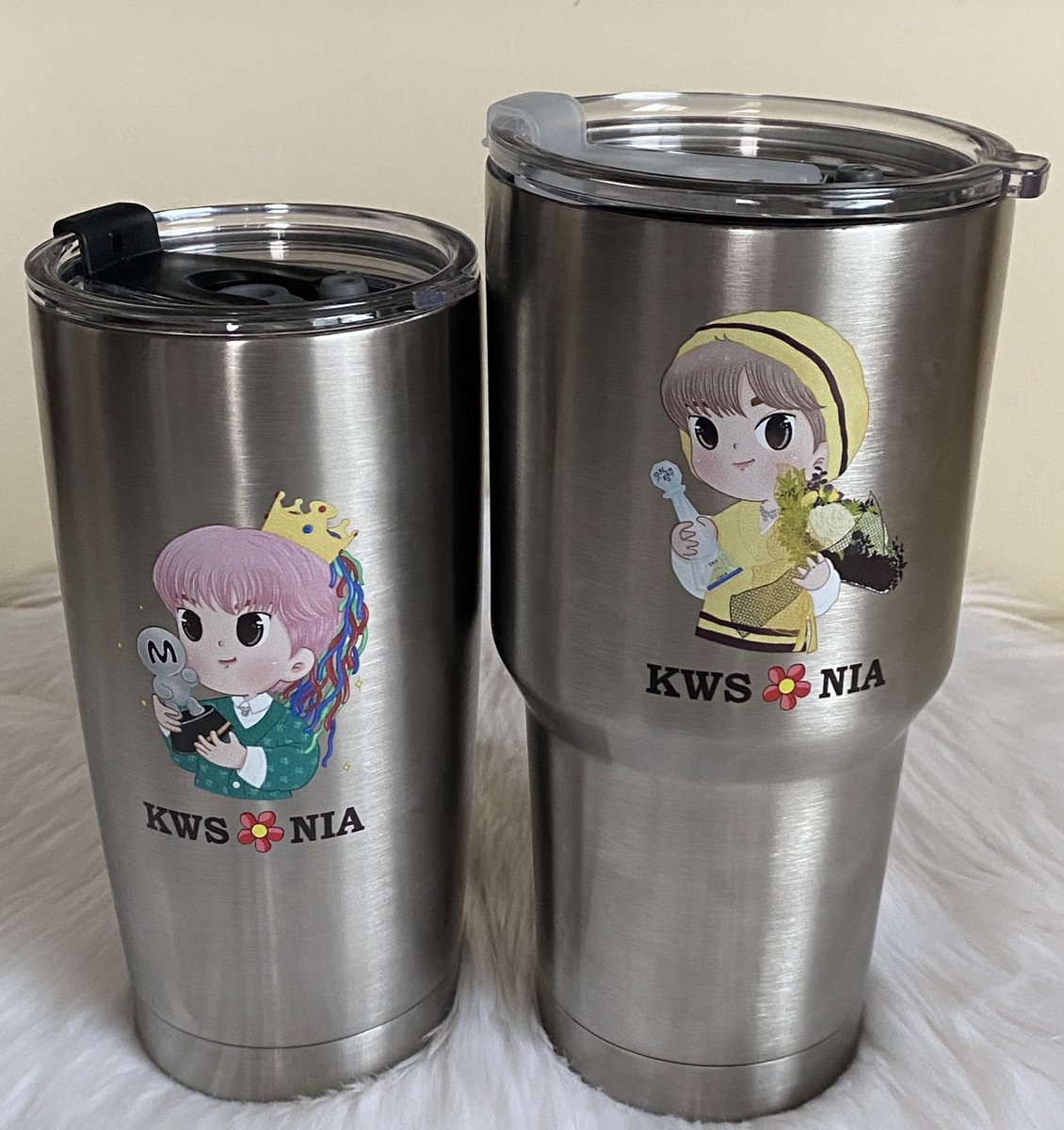 prim2546's tweet photo. KWS🌸NIA YETI TUMBLER 

มาแล้วค่ะ มาช้าแต่มานะ 
ขอฉลอง 2Trophiesให้น้องอูซอก

[#giveawayKWSprim]
แก้วน้ำเยติ2รางวัลให้แก่
1)คอมเมนท์โดนใจ1รางวัล
2)สุ่ม1รางว้ล

กติกา
1)คอมเมนท์Congratsทวิตน้องทวิตนี้ พร้อมติดแท็ก #Sugar1stWin #Sugar2ndWin @KWS_official_ #KIMWOOSEOK 
2)แคปมารีพลาย https://t.co/f9EBuhVvFT