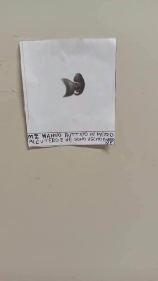 Iperbole_'s tweet photo. Questi bigliettini schifosi sono apparsi in una scuola di Piacenza dove una ragazza ha scelto di abortire.

In attesa di scoprire chi è stato/a, credo sia urgente ripetere un principio: abortire è un DIRITTO. GIÙ LE MANI DAL CORPO E LA DIGNITÀ DELLE DONNE! https://t.co/y8yLUcd7vh