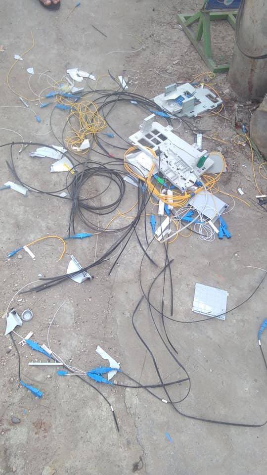 Military terrorists cut off internet cables in #Thuwunna while mobile data have been disabled for 11 days now. 
#WhatsHappeningInMyanmar  #Mar25Coup 
#InternetShutdown