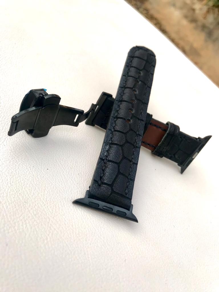 StrapsWtc's tweet photo. WTC Luxury Haven is a brand that deals with the manufacture and sales of straps for Apple Watch.Our goal is to bring satisfaction to owners of Apple Watch by providing them with a classy,minimalist and quality handmade leather,ankara,denim Apple Watch Strap. Please, retweet♥️♥️ https://t.co/TorKttyBOQ