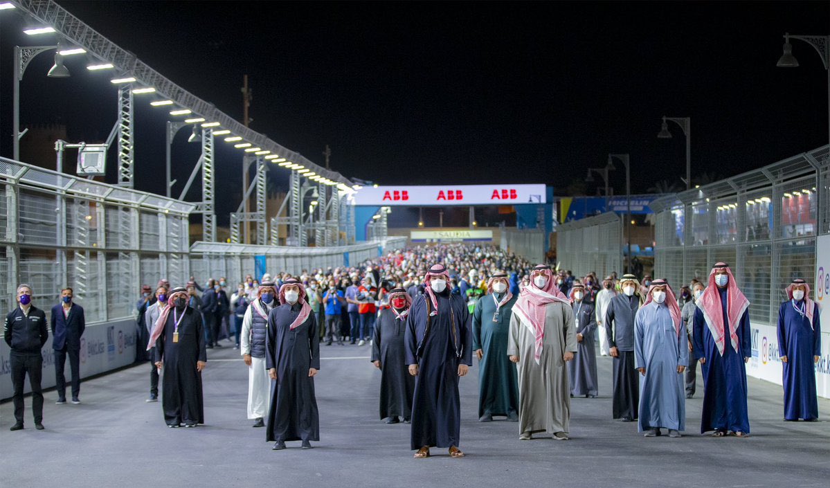 m___OS2's tweet image. كلنا خلف قيادتنا بقادة سيدي الملك سلمان بن عبد العزيز الله يطول عمره وسمو سيدي ولي العهد محمد بن سلمان حفظه الله  

#محمد_بن_سلمان