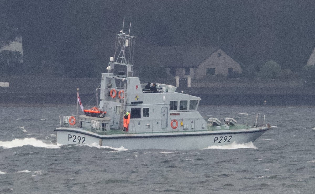 HMS Archer and HMS Charger inbound on the Clyde this morning @RoyalNavy @HMSArcher @HMSCharger @NavyLookout #patrolboats #boats #shipping #Clyde #naval #scotland