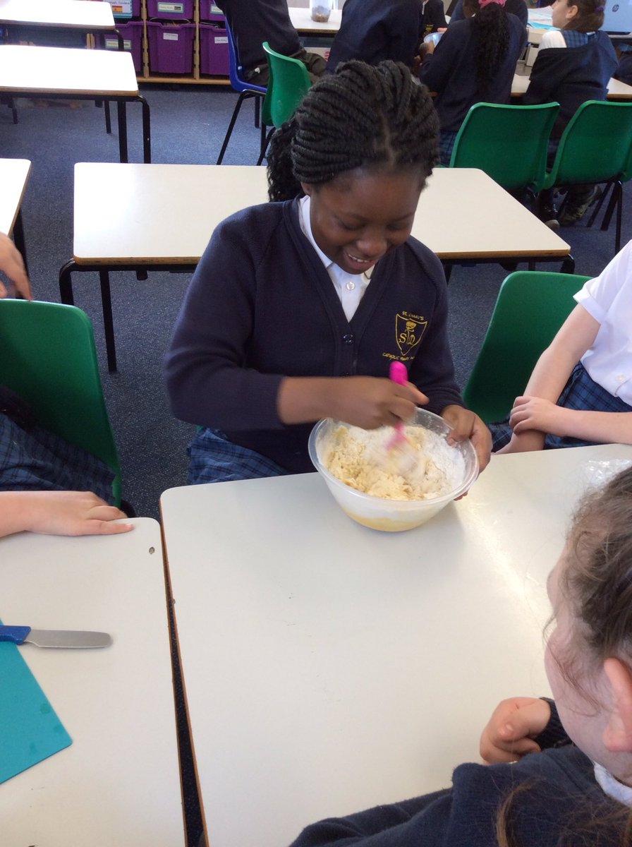 highachieverstm's tweet photo. Today in cookery we are making fruit cake! 🍰🍊#stmCookery #stmdt https://t.co/LstCb2YDtH
