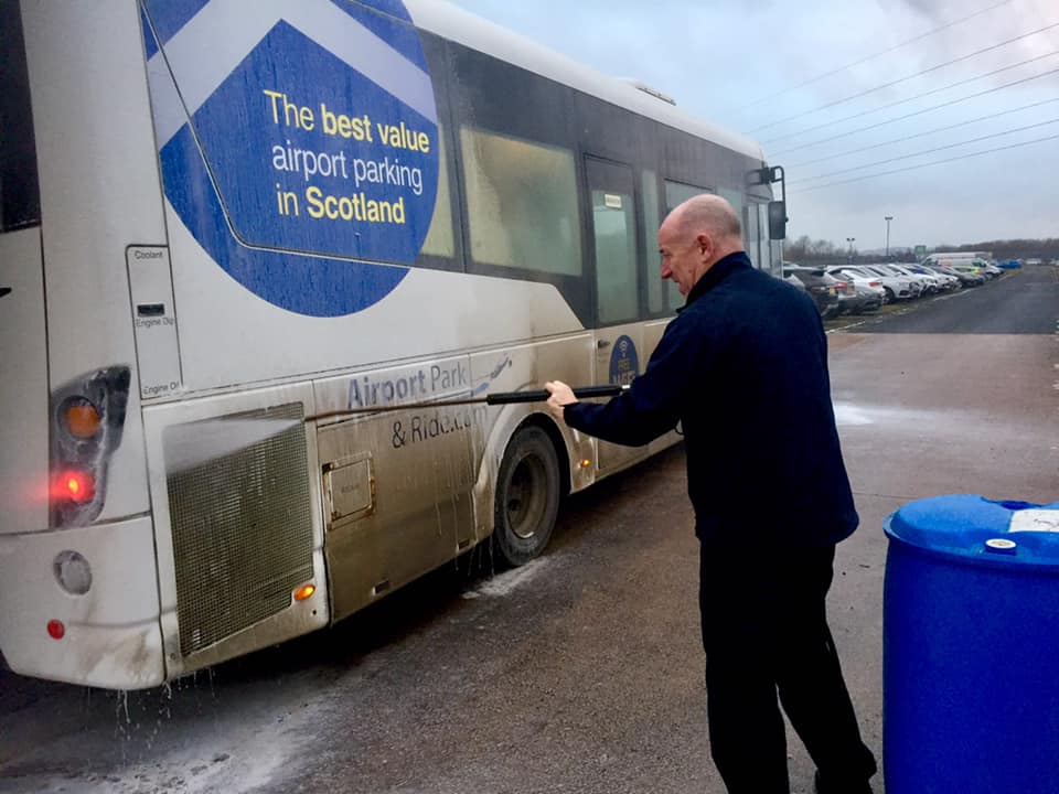 APRparking's tweet photo. Nothing like a nice clean bus to start the week! What's at the top of your Monday to do list?

#MondayMotivation https://t.co/3SPnJOg23K