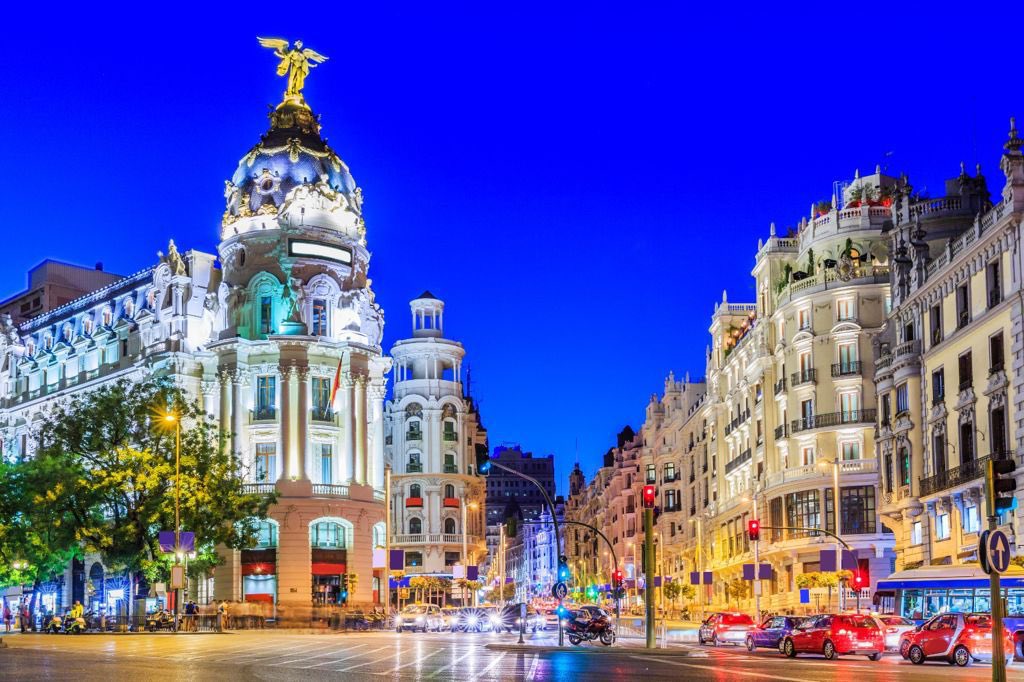 IdiazAyuso's tweet image. De los creadores de la turismofobia, “el Zendal mata” o “Madrid es inseguro para las mujeres”, llega “Madrid solo ofrece borracheras”.

Madrid es entre muchas cosas, Libertad, cultura, deporte, gastronomía y benditos bares y restaurantes.

Bienvenidos a Madrid.