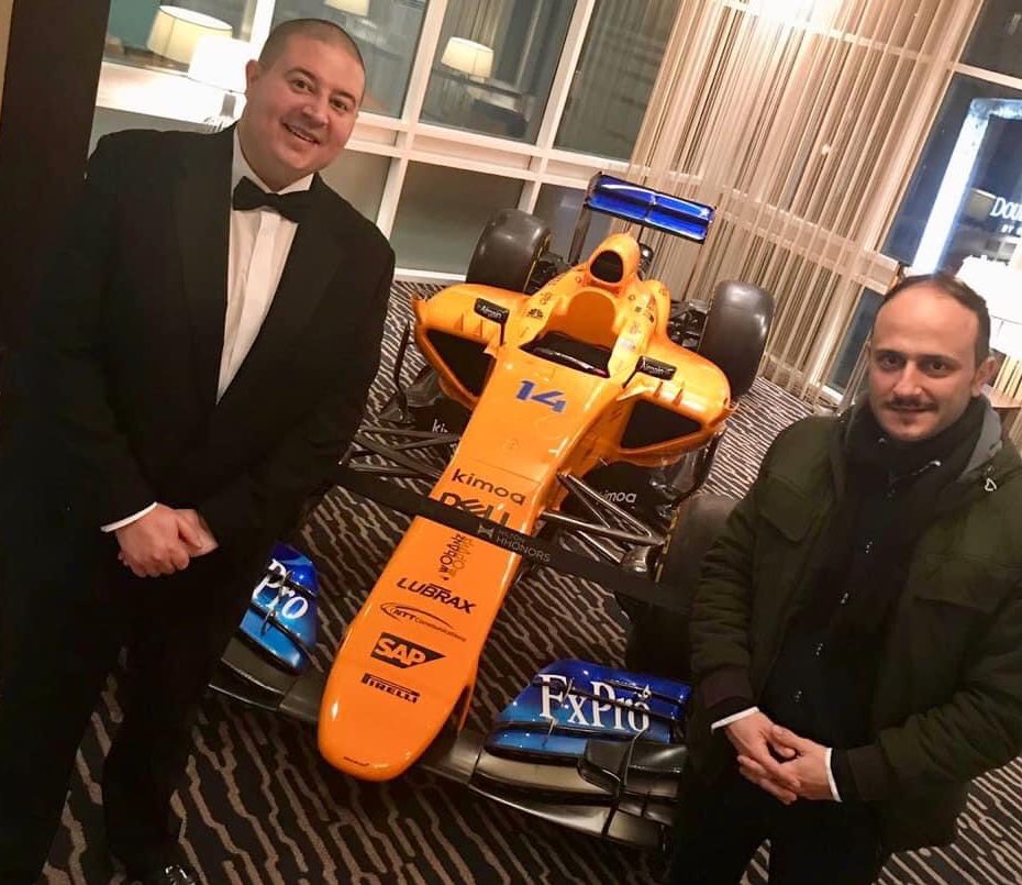 SimonGBrooks's tweet photo. Me & @F1lippos practice social distancing in the @HiltonHonors Woking lobby in 2️⃣0️⃣1️⃣9️⃣ on @McLarenF1 #MCL34 eve! 🧡 #FansLikeNoOther #SendIt #F1IsBack https://t.co/n55i3eACES