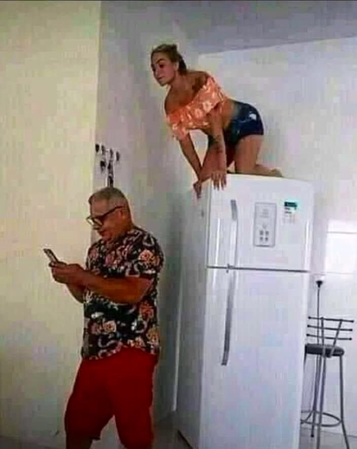 officialkhris1's tweet photo. Women drink? 😂😂😂😂
#American #funny #photooftheday https://t.co/dXMdcBR7eQ