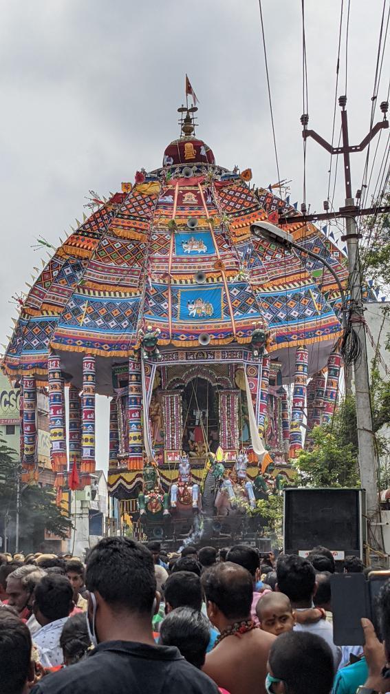 Selvakumar_Srs's tweet photo. Glimpse of the Majestic 
"Thiruvarur Ther" (Car) in all its grandeur. 

#AazhiTher #ThiruvarurTher #ThiruvarurTherottam #ThiruvarurChariotFestival2021 #TempleCar #BigChariot #GreatChariot #96ftand300tonnes^ #25thMarch2021

PC: dhivagar_dhanush

https://t.co/Ppz7tvW9JG https://t.co/BPyJhZAzYY