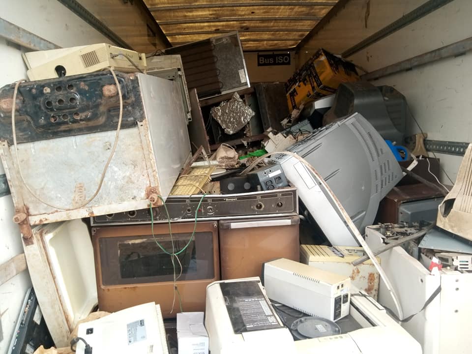 TheWEEECentre's tweet photo. Wondering what we collect during an estate drive?
-Screens, e.g. TVs, Monitors, Tablets, etc.
-Small ICTs, e.g.Monitors, Keyboards, etc.
-Small Equipment, e.g. Microwave, Fan, Camera, etc.
-Large Equipment, e.g. Cooker, Fridge, etc.
Call us on 0701 819 559/ info@weeecentre.com https://t.co/MtvuJmPiRd
