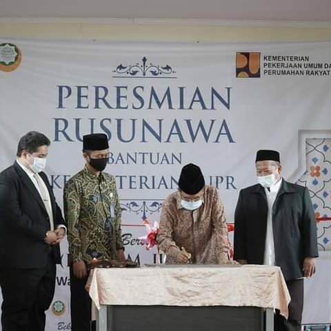 madeni66's tweet photo. Kamis, 25 Maret 2021 secara resmi telah diresmikan Rusunawa Bantuan Kementerian PUPR  untuk Kader Da'i Mahasiswa Sekolah Tinggi Ilmu Da'wah Mohammad Natsir. 
Acara dihadiri langsung oleh Wakil Presiden Republik Indonesia yang ke 10 dan 12 Bapak Jusuf Kalla
Bekasi, 25 Maret 2021 https://t.co/gybbDTFQIs