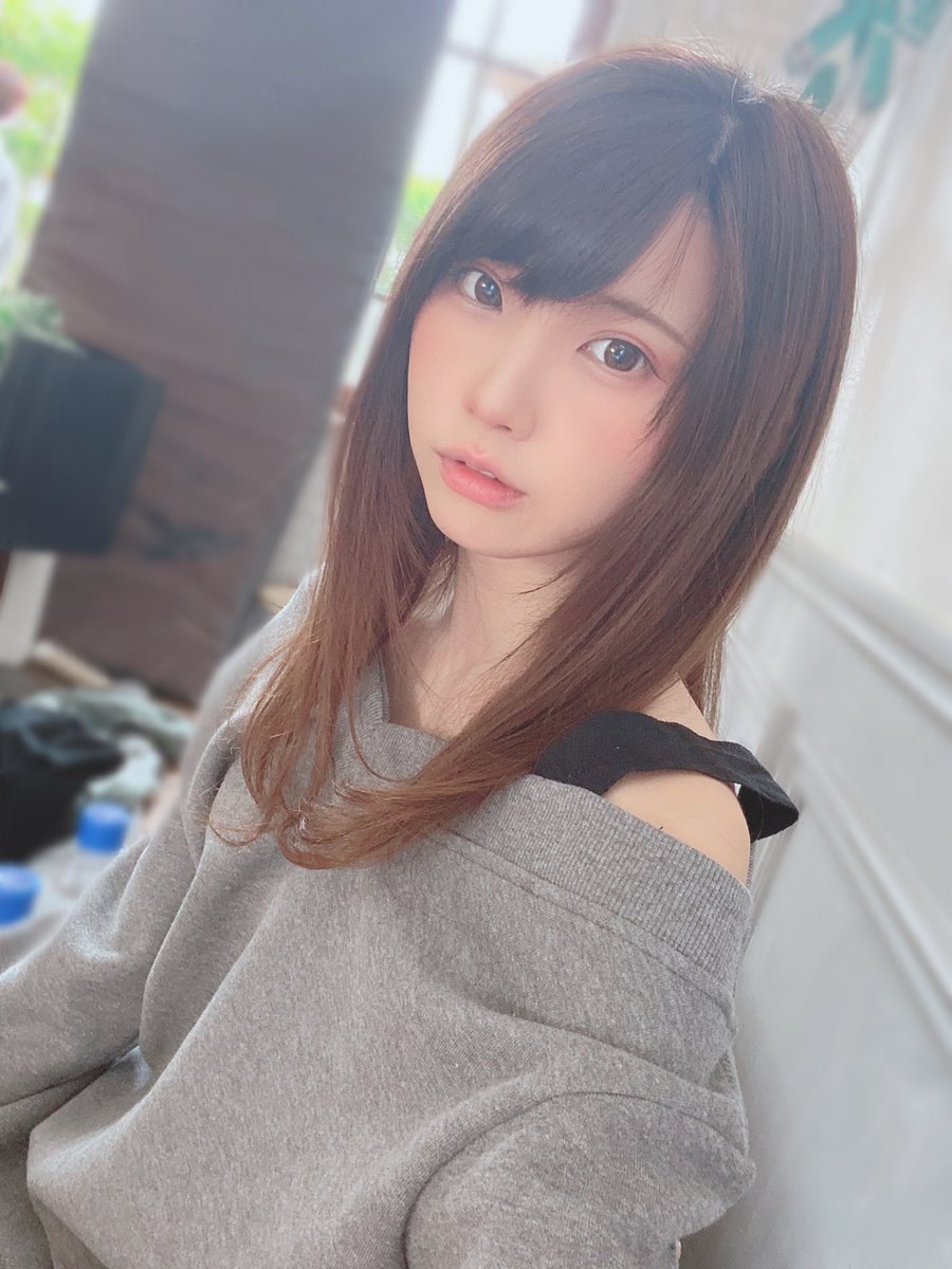 salho88888's tweet photo. 普通にえなこ可愛すぎる。自分が写真集買うとは思ってなかった27歳春？ https://t.co/wZNlFkIUl6