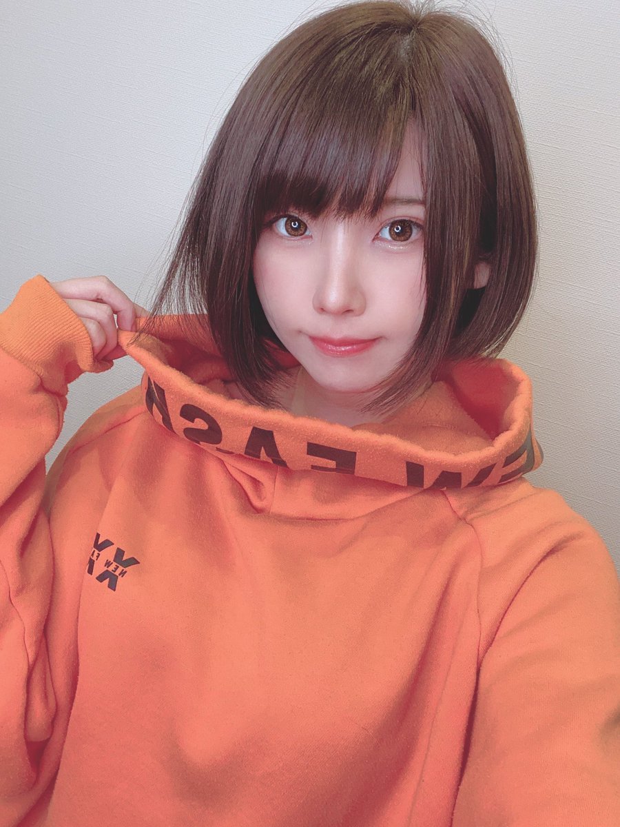 salho88888's tweet photo. 普通にえなこ可愛すぎる。自分が写真集買うとは思ってなかった27歳春？ https://t.co/wZNlFkIUl6