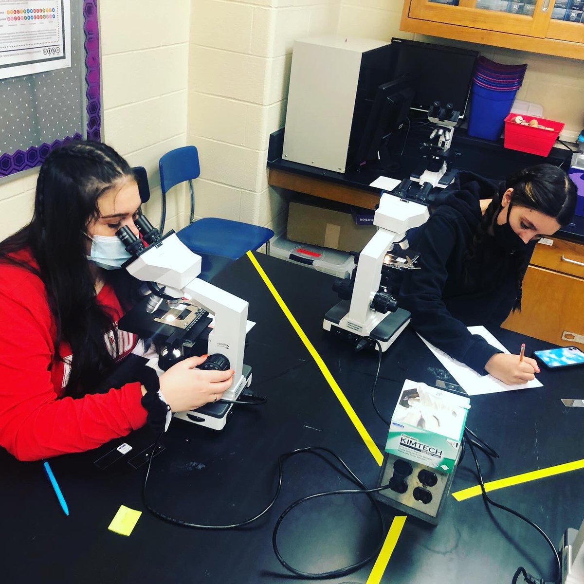 MsFishback's tweet photo. Yesterday was all about Microscopes! These PBS students did an awesome job learning a new skill! @RocketPrincipal @Rocket_Guidance #PLTWClassroom https://t.co/cuWf1hMjAG