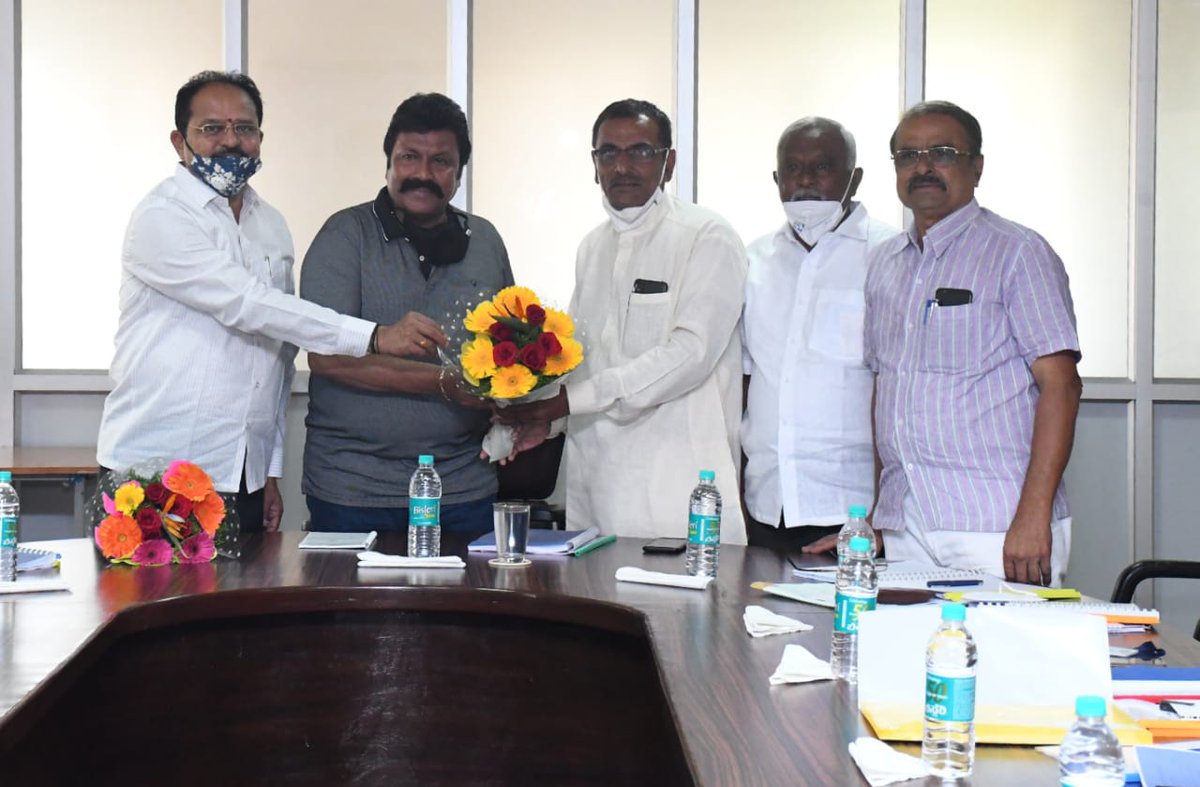 bcpatilkourava's tweet photo. ಇಂದು ಕರ್ನಾಟಕ ರಾಜ್ಯ ಬೀಜ ನಿಗಮ ನಿಯಮಿತ ಕಚೇರಿಯಲ್ಲಿ, ನಿಗಮದ 299ನೇ ವ್ಯವಸ್ಥಾಪನಾ ಮಂಡಳಿ ಸಭೆ ನಡೆಸಿ, ಅಭಿವೃದ್ಧಿ ಕಾರ್ಯಗಳು ಹಾಗೂ ಪ್ರಗತಿ ಕುರಿತು ಅಧಿಕಾರಿಗಳ ಜೊತೆ ಚರ್ಚಿಸಾಯಿತು.
#Bangalore | #KSSCL | @CMofKarnataka | @BSYBJP | @DDChandanaNews | @KarnatakaVarthe https://t.co/Km4Z0MBg5N