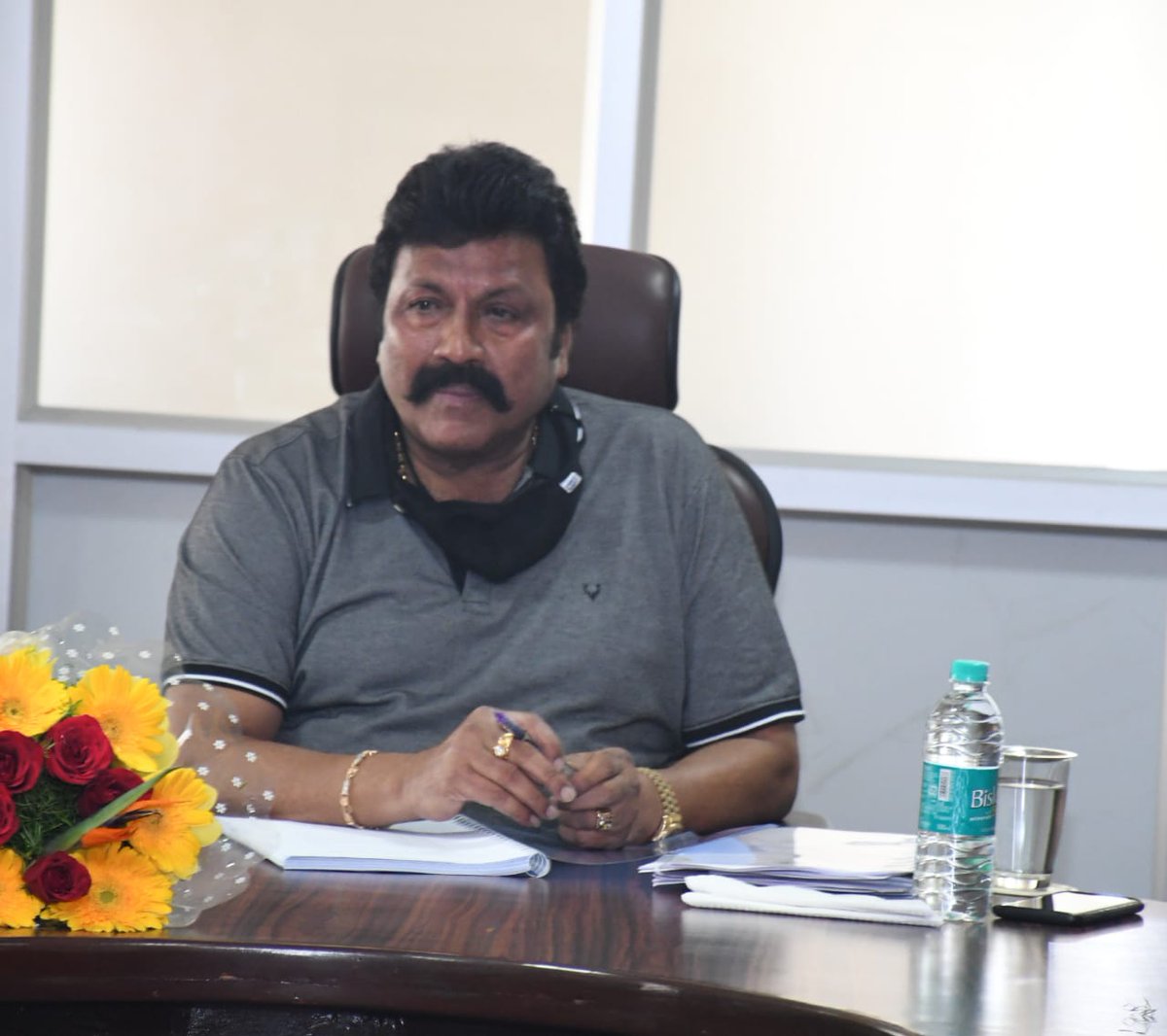 bcpatilkourava's tweet photo. ಇಂದು ಕರ್ನಾಟಕ ರಾಜ್ಯ ಬೀಜ ನಿಗಮ ನಿಯಮಿತ ಕಚೇರಿಯಲ್ಲಿ, ನಿಗಮದ 299ನೇ ವ್ಯವಸ್ಥಾಪನಾ ಮಂಡಳಿ ಸಭೆ ನಡೆಸಿ, ಅಭಿವೃದ್ಧಿ ಕಾರ್ಯಗಳು ಹಾಗೂ ಪ್ರಗತಿ ಕುರಿತು ಅಧಿಕಾರಿಗಳ ಜೊತೆ ಚರ್ಚಿಸಾಯಿತು.
#Bangalore | #KSSCL | @CMofKarnataka | @BSYBJP | @DDChandanaNews | @KarnatakaVarthe https://t.co/Km4Z0MBg5N