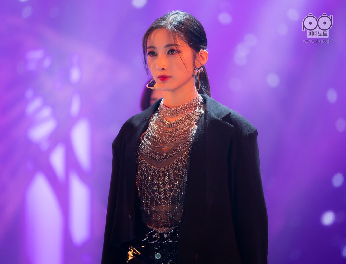 stunning.

 #PURPLE_KISS #퍼플키 #YUKI <a href="/RBW_PURPLEKISS/">퍼플키스 (PURPLE KISS)</a>