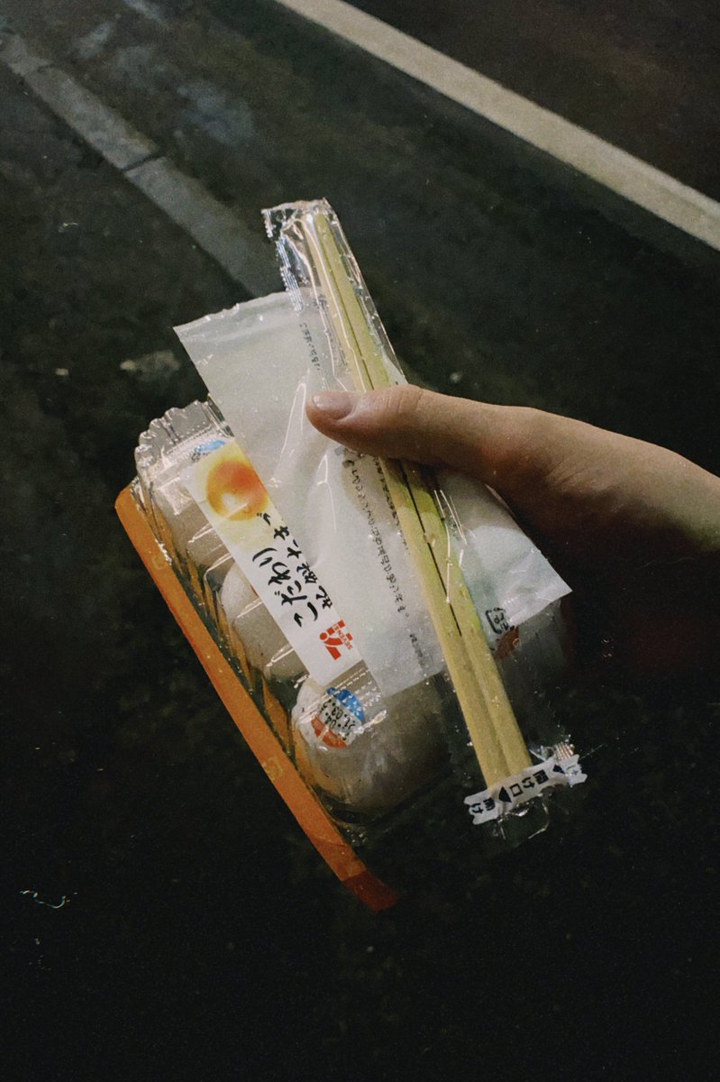 milk_tea0902's tweet photo. あんまりコンビニに行かないから久々に行って商品温めてもらってたのに置いてきてしまった…。笑 https://t.co/77XHZXfy4U