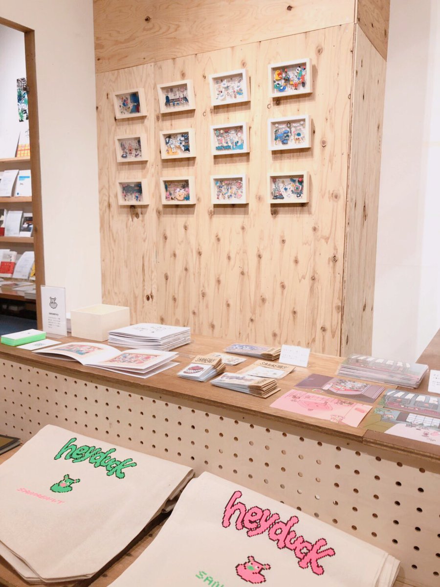 FOLK old book store (@FOLKbookstore )地下展示スペースで開催中、個展「夢から覚めない。」
いよいよ残り3日となりました。
来てくれた方、作品をご購入いただいたかた、本当に直接お話しがしたかったです、、泣
3/28(日)まで!ぜひご覧ください。 