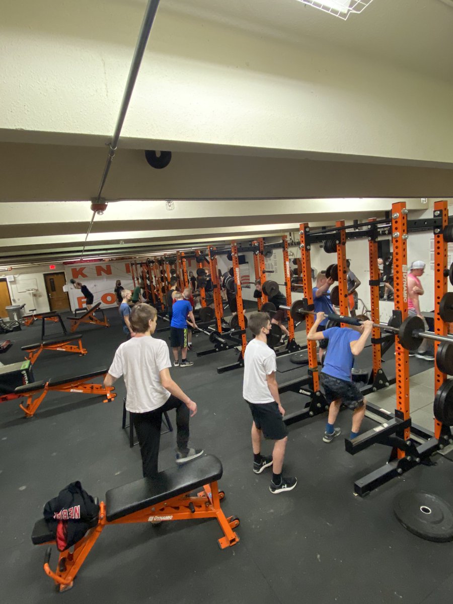 scottguzman's tweet photo. Jh getting after it this morning! #weightsforbreakfast https://t.co/arDH6X6sR9