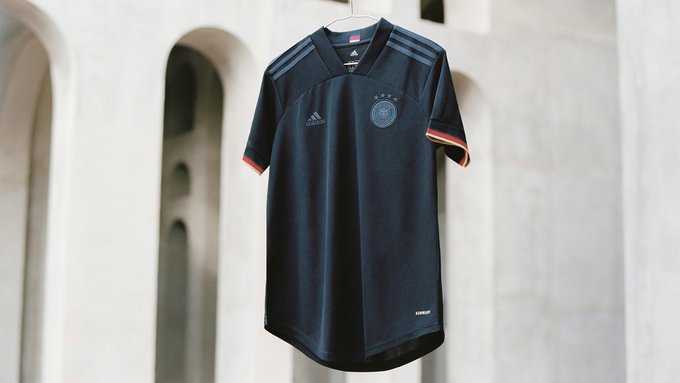 FootyAccums's tweet photo. RT &amp; FOLLOW to be in with a chance to win a BRAND NEW Germany away shirt. ⚫️🇩🇪

Winner announced Sunday @ 2pm - GOOD LUCK! 🤞 https://t.co/scctBDlZjc