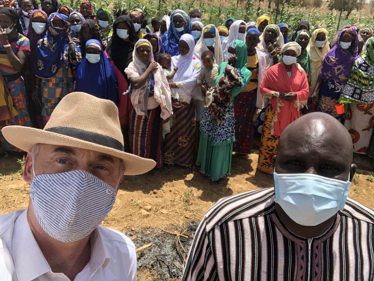 JQuairiat's tweet photo. En prĂ©sence du Ministre de lâAgriculture đ§đ« (#MAAHM), Lancement dâun projet conjoint #WFP_BF et @FAO financĂ© par đ§đȘ (3MEUR/1an) en faveur de 2.500 mĂ©nages de Personnes DĂ©placĂ©es Internes #PDI dans la RĂ©gion du Nord ( #Yatenga #Ouahigouya ) #RĂ©silience #Inclusion #Genre https://t.co/t92vOcsIgJ