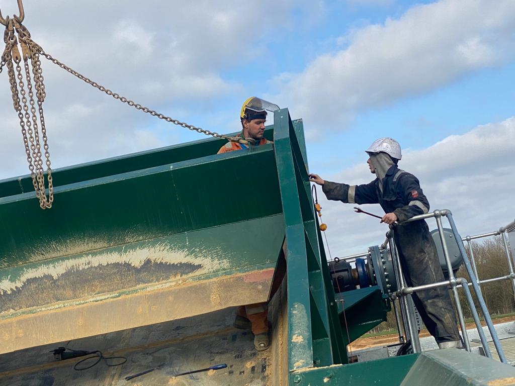 KeatsEducation's tweet photo. It was fantastic to see one of our young learners out on site this week learning on the job 👌 @PonteCollsFC https://t.co/IB0Ke0idQz